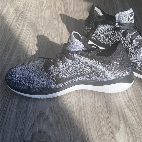 Brand new Nike Running Shoes - Picture 4 of 8